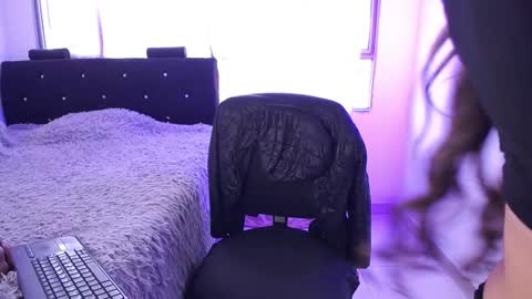 Snapshot of aleeehsanz chatting on 03-10-25, 04:57 online show from 03-10-25, 04:57