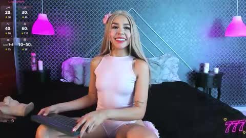 Snapshot of aleja_bloom chatting on 02-20-26, 12:05 aleja_bloom online show from 02-20-26, 12:05