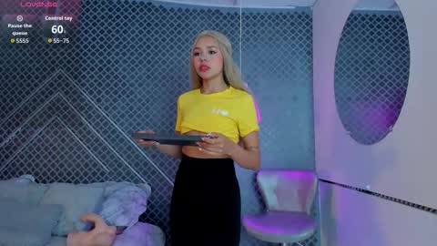 Snapshot of aleja_bloom chatting on 03-26-26, 11:38 aleja_bloom online show from 03-26-26, 11:38