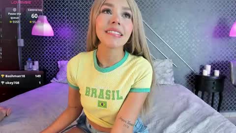 Snapshot of aleja_bloom chatting on 05-15-26, 11:17 aleja_bloom online show from 05-15-26, 11:17