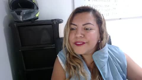 Snapshot of aleja_lollipop chatting on 05-29-26, 11:03 Aleja online show from 05-29-26, 11:03