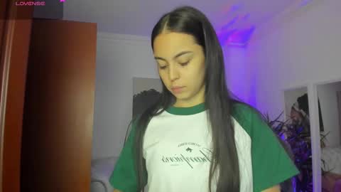 Snapshot of alejaa___ chatting on 03-01-25, 11:28 Alejandra online show from 03-01-25, 11:28