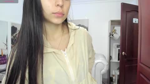 Snapshot of alejaa___ chatting on 03-05-25, 11:28 Alejandra online show from 03-05-25, 11:28