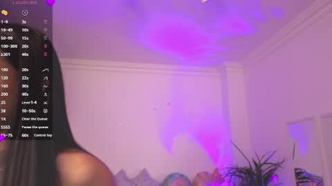 Alejandra online show from 06-18-26, 11:25