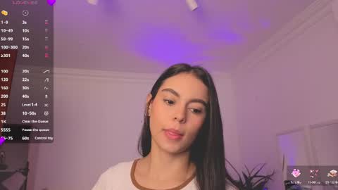 Alejandra online show from 06-19-26, 11:25
