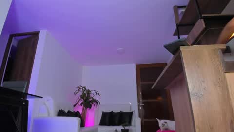 A L E J A N D R A online show from 01-25-25, 02:37