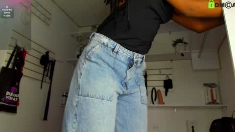 Snapshot of alejandra_dunn chatting on 01-26-25, 12:54 Alejandra online show from 01-26-25, 12:54