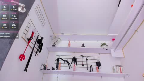 Snapshot of alejandra_dunn chatting on 01-31-25, 12:17 Alejandra online show from 01-31-25, 12:17