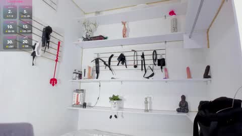 Snapshot of alejandra_dunn chatting on 02-22-25, 11:35 Alejandra online show from 02-22-25, 11:35