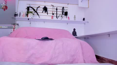 Snapshot of alejandra_dunn chatting on 02-25-25, 05:15 Alejandra online show from 02-25-25, 05:15