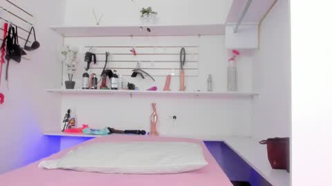 Snapshot of alejandra_dunn chatting on 09-24-25, 12:41 Alejandra online show from 09-24-25, 12:41