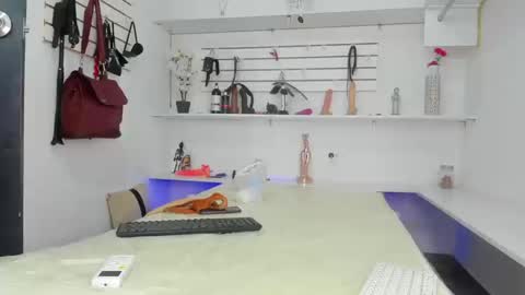 Snapshot of alejandra_dunn chatting on 09-25-25, 01:15 Alejandra online show from 09-25-25, 01:15