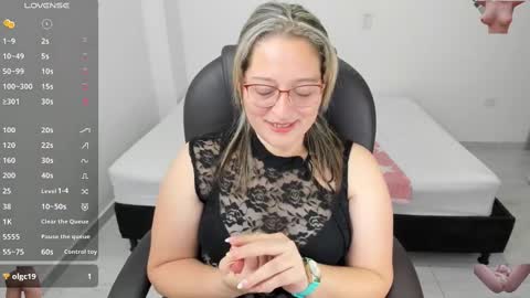 Snapshot of alejandra_milf_ chatting on 02-15-25, 01:21 alejandra online show from 02-15-25, 01:21