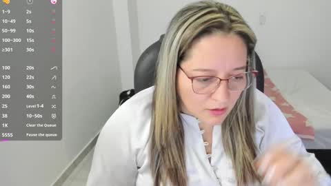 alejandra online show from 11-21-25, 01:43