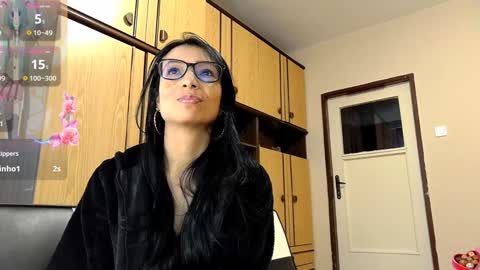 Snapshot of alejandracherry_ chatting on 01-06-25, 01:08 Alejandra online show from 01-06-25, 01:08