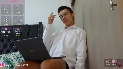 Snapshot of alejandro_g23 chatting on 10-03-25, 09:12 Alejo online show from 10-03-25, 09:12