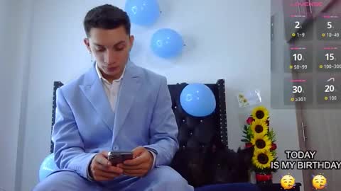 Snapshot of alejandro_g23 chatting on 10-16-25, 10:55 Alejo online show from 10-16-25, 10:55