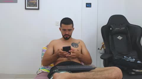 alejandroo_7 online show from 02-03-26, 06:46