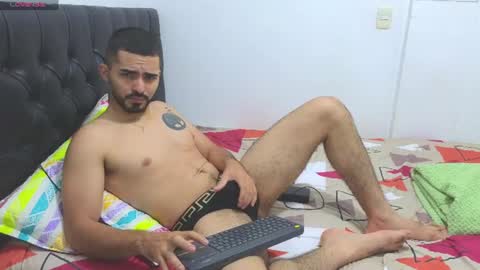 alejandroo_7 online show from 07-12-26, 11:51