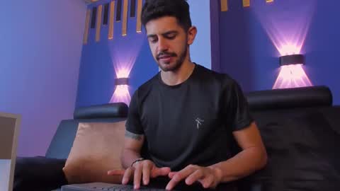 Snapshot of alejandrostorm chatting on 10-14-25, 08:53 Alejo online show from 10-14-25, 08:53