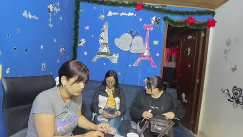 zoe and Kataleya online show from 01-21-25, 12:39