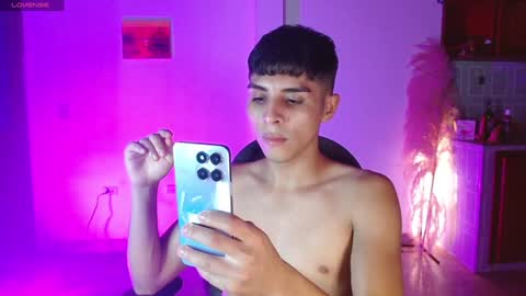 Snapshot of alejito_collins1 chatting on 01-28-25, 03:36 Alejo online show from 01-28-25, 03:36