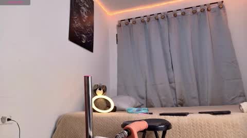 Snapshot of alejo_cute chatting on 09-24-25, 06:33 alejo_cute online show from 09-24-25, 06:33