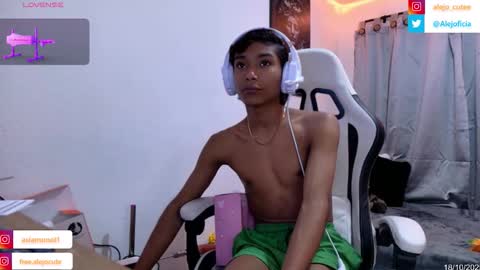 Snapshot of alejo_cute chatting on 10-18-25, 11:38 alejo_cute online show from 10-18-25, 11:38