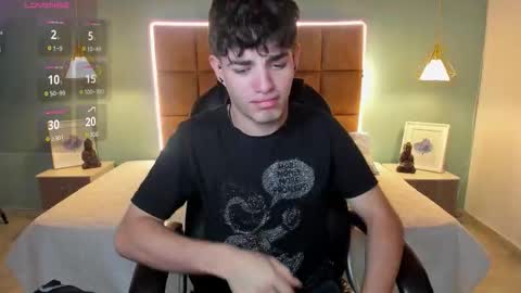 ALejoo Saenz online show from 11-23-25, 03:39