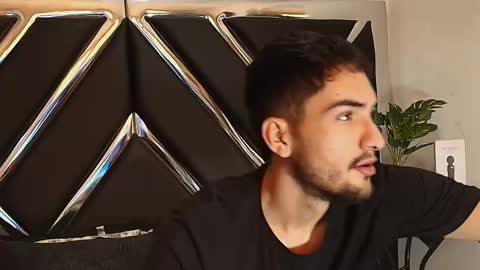 Snapshot of alekruizx chatting on 09-30-25, 04:50 Alek online show from 09-30-25, 04:50