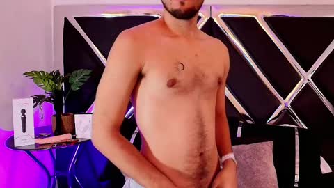 Snapshot of alekruizx chatting on 10-08-25, 05:10 Alek online show from 10-08-25, 05:10