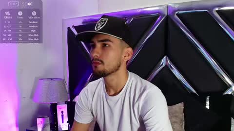 Snapshot of alekruizx chatting on 10-10-25, 12:53 Alek online show from 10-10-25, 12:53