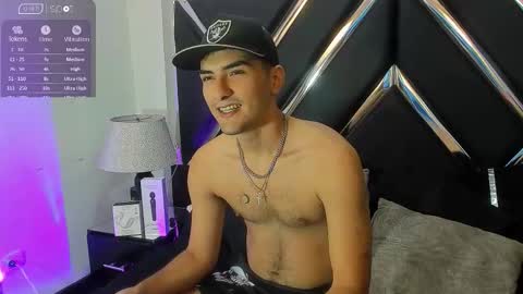 Snapshot of alekruizx chatting on 10-15-25, 02:11 Alek online show from 10-15-25, 02:11