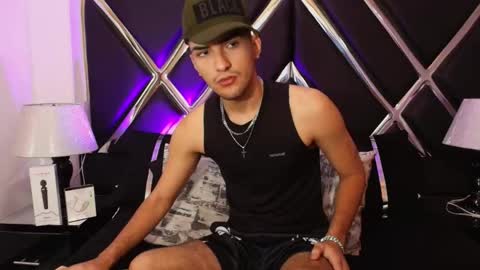 Snapshot of alekruizx chatting on 10-18-25, 11:11 Alek online show from 10-18-25, 11:11