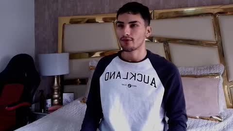 Snapshot of alekruizx chatting on 11-09-25, 04:05 Alek online show from 11-09-25, 04:05