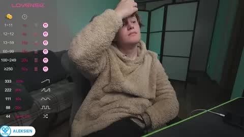 Snapshot of aleks_fisher chatting on 10-15-25, 05:13 Alex and Linar online show from 10-15-25, 05:13