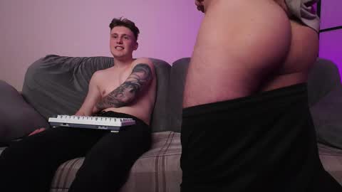 Snapshot of aleks_fisher chatting on 10-28-25, 01:20 Alex and Linar online show from 10-28-25, 01:20