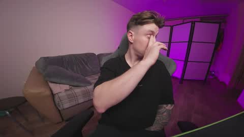 Snapshot of aleks_fisher chatting on 11-16-25, 06:02 Alex and Linar online show from 11-16-25, 06:02