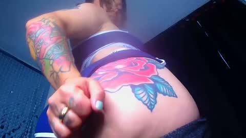 Snapshot of aleska_dollx chatting on 02-07-25, 11:03 QUEEN OFF MILk IM BACK 15 NOV online show from 02-07-25, 11:03