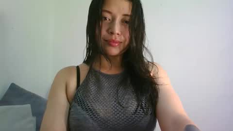 QUEEN OFF MILk  IM BACK  15 NOV online show from 05-05-26, 01:02