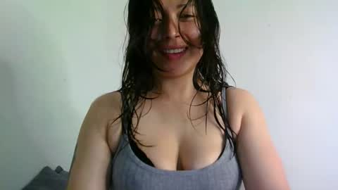 QUEEN OFF MILk  IM BACK  15 NOV online show from 05-05-26, 04:15