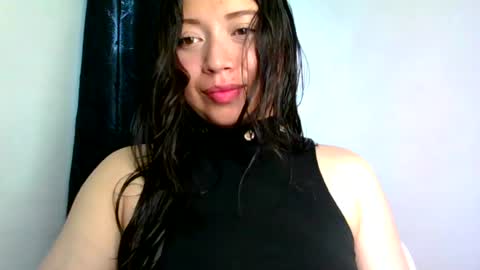 Snapshot of aleska_dollx chatting on 08-01-26, 04:39 QUEEN OFF MILk IM BACK 15 NOV online show from 08-01-26, 04:39