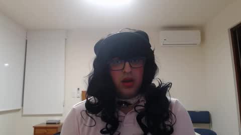 Snapshot of alessalindo840 chatting on 10-21-25, 08:15 AlessaBabyGirl840 online show from 10-21-25, 08:15