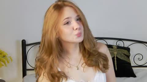Snapshot of alessamay chatting on 04-15-26, 08:20 alessamay online show from 04-15-26, 08:20