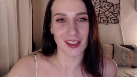 Snapshot of alessandra_foxy chatting on 02-27-25, 04:43 Sandra online show from 02-27-25, 04:43