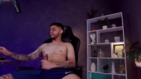 Snapshot of alessandro_duty chatting on 10-16-25, 04:02 Alessandro INDEPENDENT MODEL online show from 10-16-25, 04:02