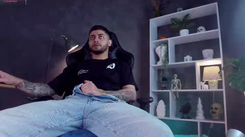 Snapshot of alessandro_duty chatting on 10-18-25, 04:08 Alessandro INDEPENDENT MODEL online show from 10-18-25, 04:08