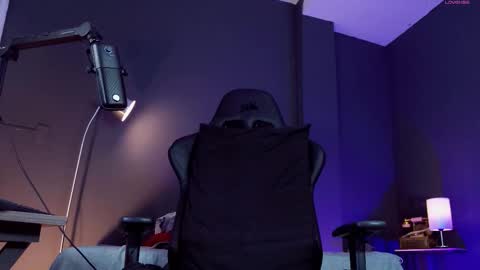 Snapshot of alessandro_duty chatting on 10-30-25, 01:18 Alessandro INDEPENDENT MODEL online show from 10-30-25, 01:18