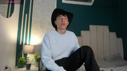 Snapshot of alessandro_dybala chatting on 12-17-24, 12:11 Alessandro Dybala online show from 12-17-24, 12:11