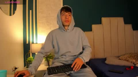 Snapshot of alessandro_dybala chatting on 12-18-24, 12:07 Alessandro Dybala online show from 12-18-24, 12:07